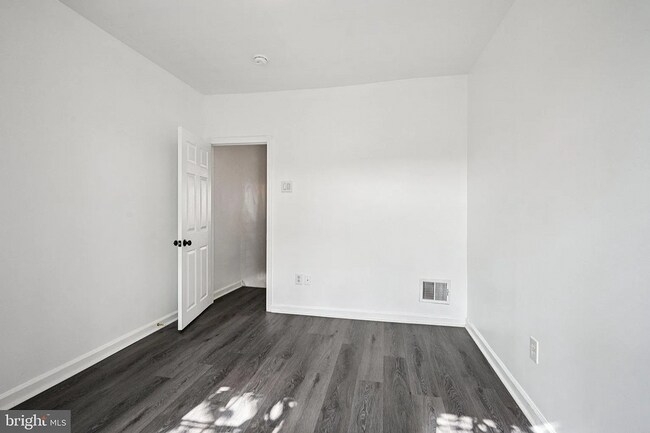 Building Photo - Modern 3-Bedroom Home Near University City...