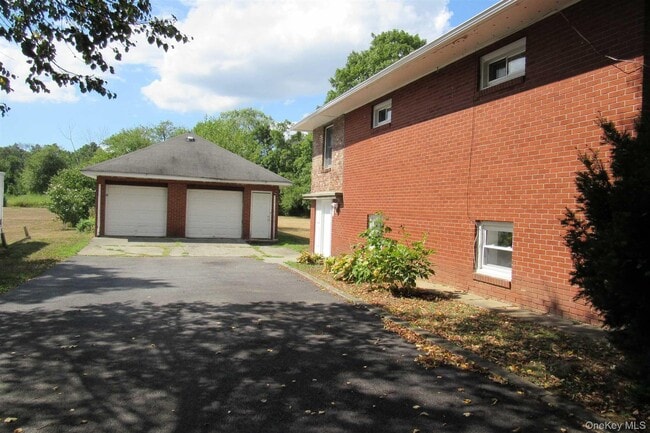 Building Photo - 1425 NY-82
