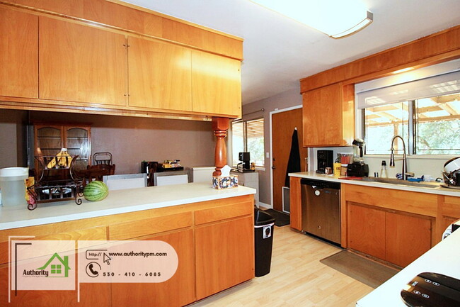 Building Photo - 4548 Pensacola St