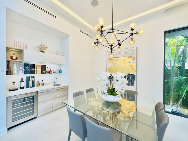 Building Photo - 2550 Overbrook St