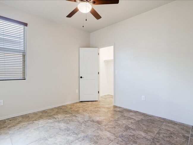 Building Photo - La Estancia 4 Bed 2.5 Bath Home