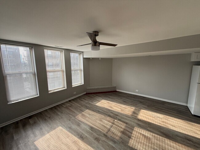 Building Photo - 744 W Gordon Terrace