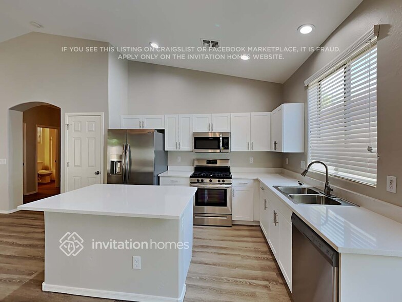 Building Photo - 6428 S 37th Ln