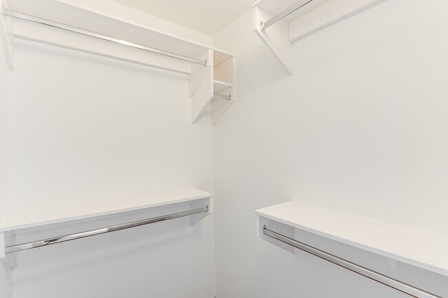 Building Photo - GUARD GATED 2 BEDROOM CONDO! * COMING SOON *