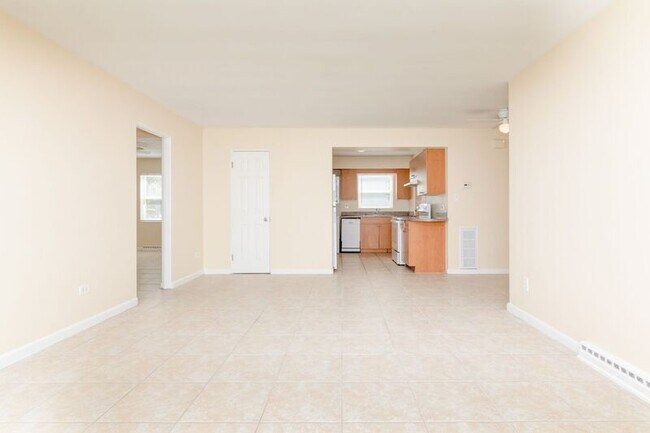 Building Photo - 94 Columbia St