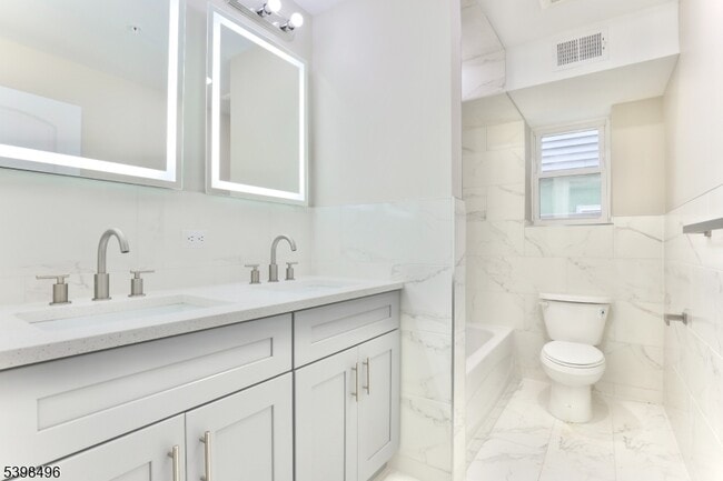 Building Photo - 32 Garibaldi Ave