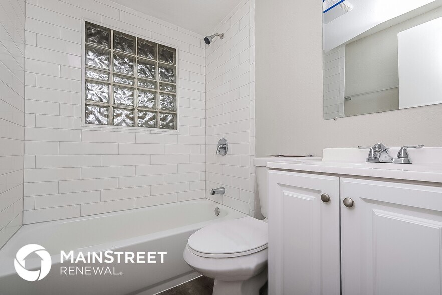 Building Photo - 7145 Pinewood Dr