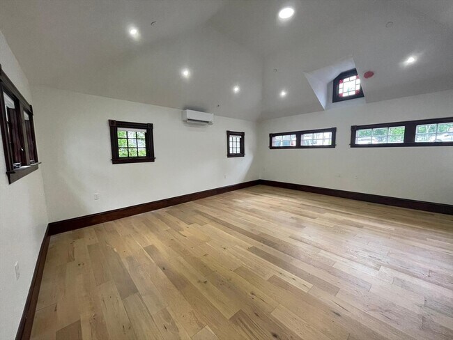 Building Photo - 41 Summer St