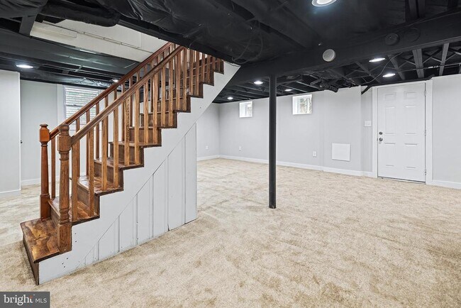 Building Photo - 821 Chesaco Ave
