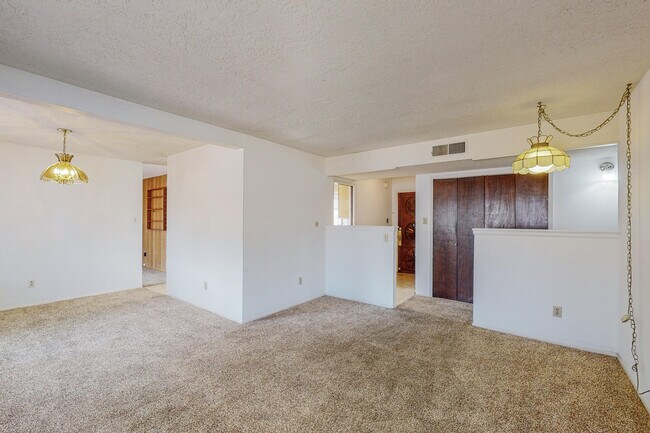 Building Photo - 7309 Coulson Dr NE