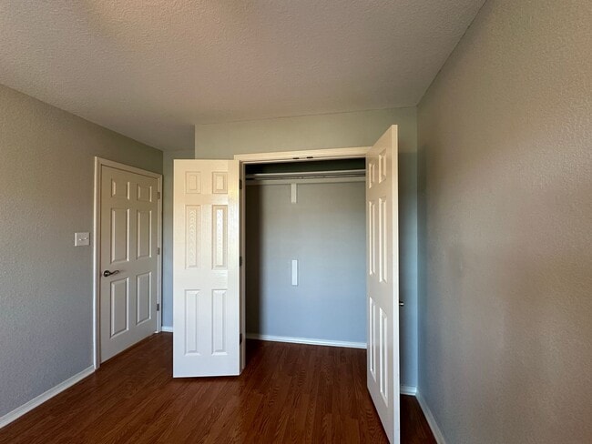 Building Photo - 609 Apple Valley Dr