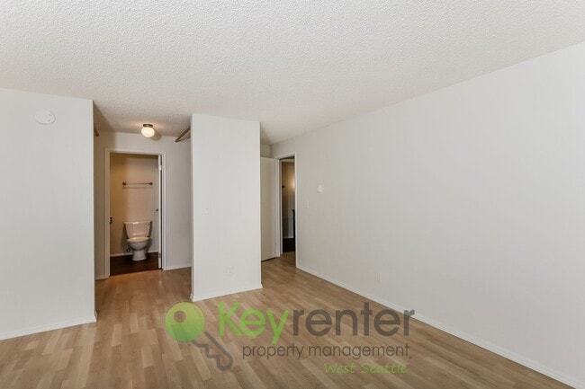 Building Photo - Stylish 2-Bed Condo with Pool & Clubhouse Access