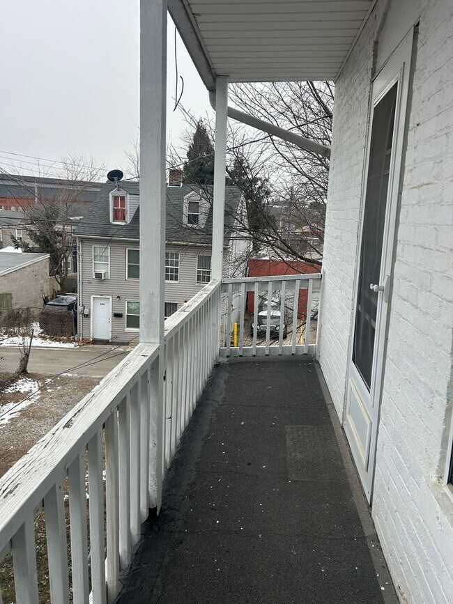 Building Photo - 4 Bedroom in York City