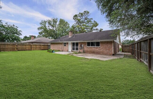 Building Photo - 10935 Silkwood Dr