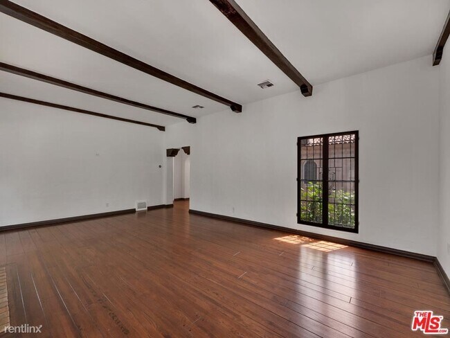 Building Photo - 3 br, 2 bath Condo - 6135 W 6th St