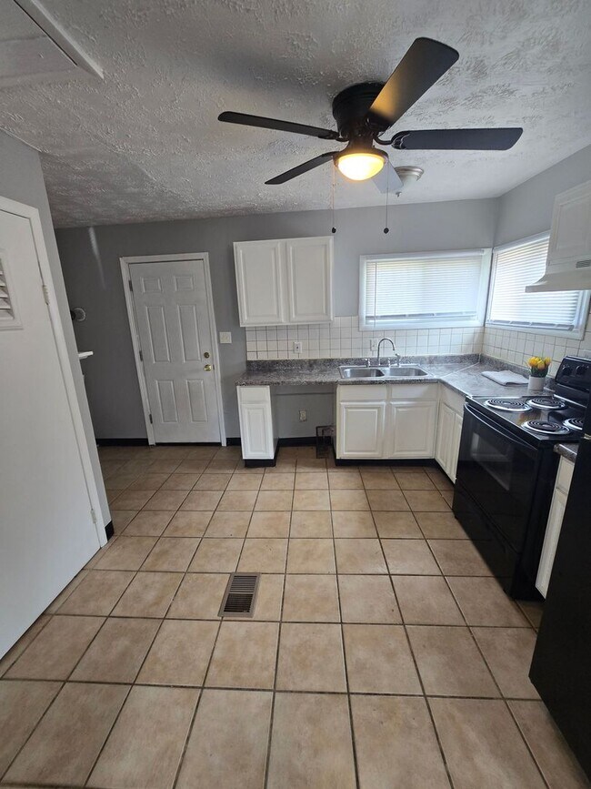 Building Photo - 782-784 DERRER ROAD