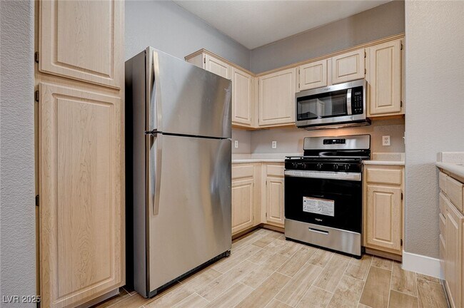 Building Photo - 855 N Stephanie St