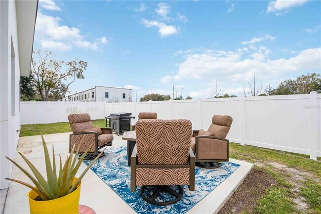 Building Photo - 7520 N Coolidge Ave