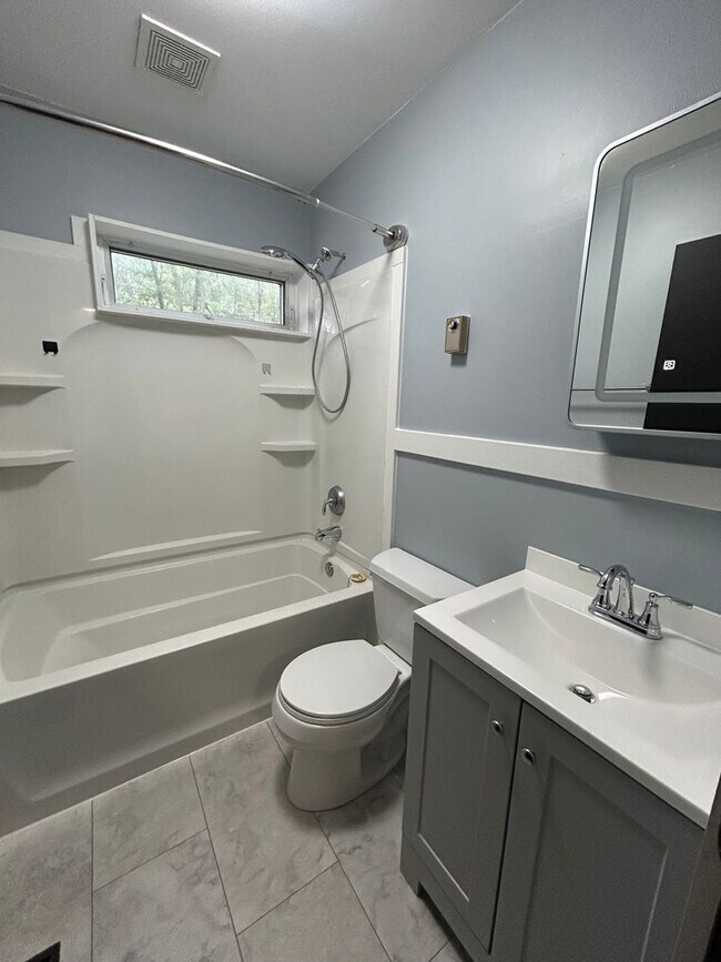Building Photo - Charming 3 Bedroom Brick Ranch in Park Forest