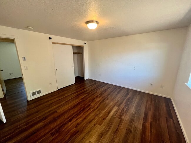 Building Photo - 386 Benson St