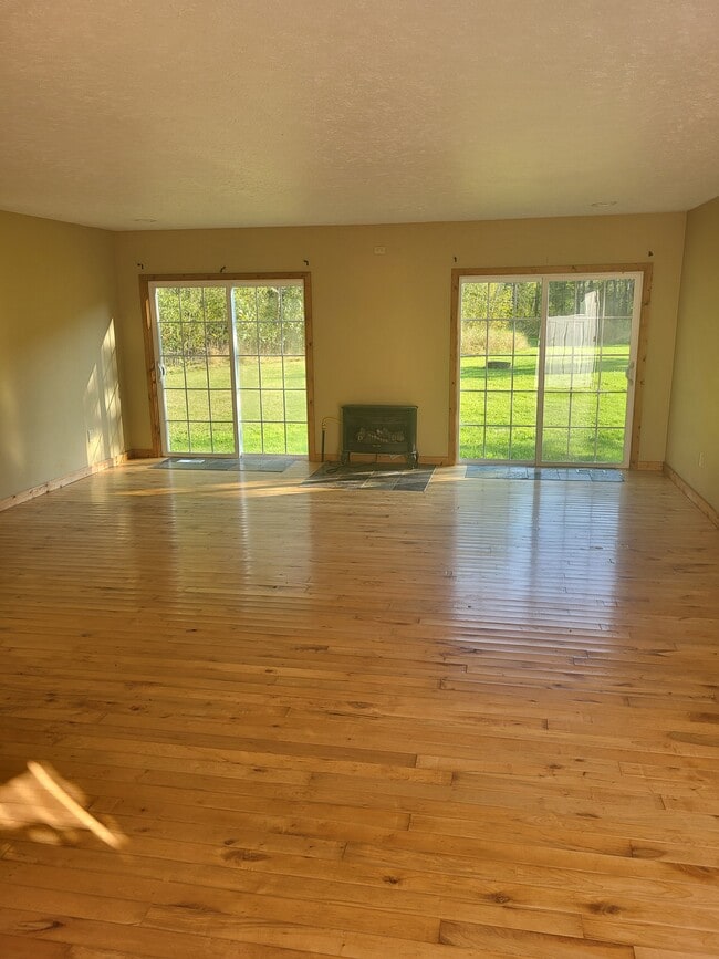 Building Photo - 3001 W 5 Mile Rd