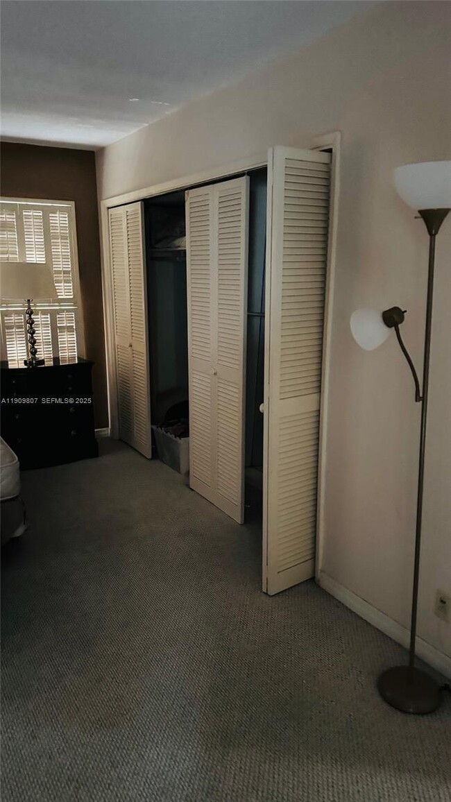 Building Photo - 3150 N Palm Aire Dr