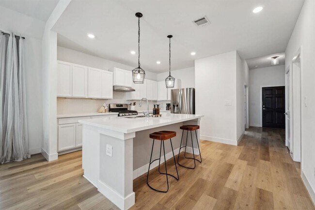 Building Photo - 788 Yellow Birch Ln