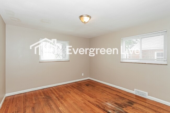 Building Photo - 2448 Banning Rd