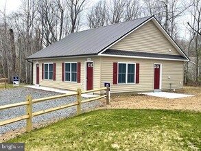 Building Photo - 8444 Blue Jay Meadows