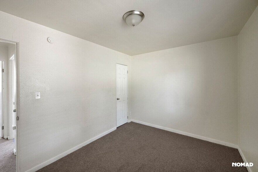 Building Photo - 1932 Del Mar Pkwy