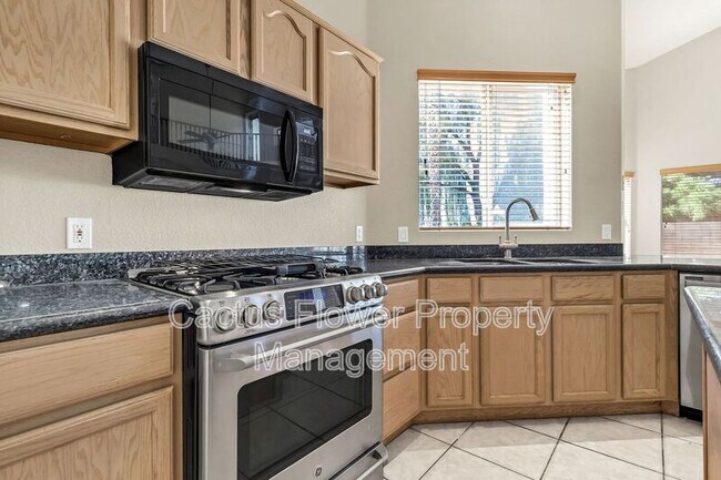 Building Photo - 2524 N Sunrise