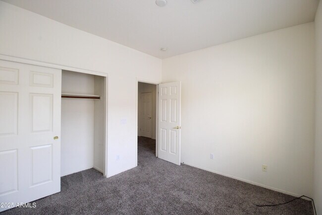 Building Photo - 2600 E Springfield Pl