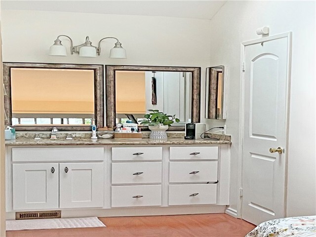 Building Photo - 209 Pineview