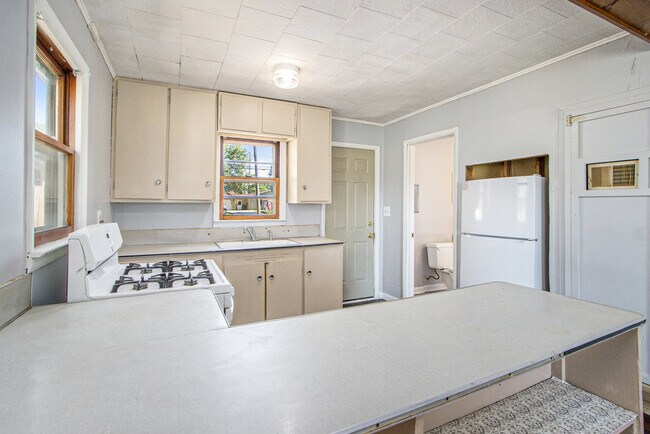 Building Photo - 548 E Hammond St