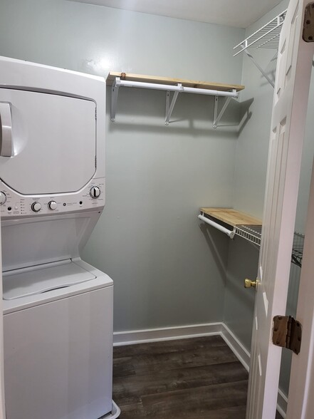 Onsite Washer/Dryer - 422 Seabreeze Dr