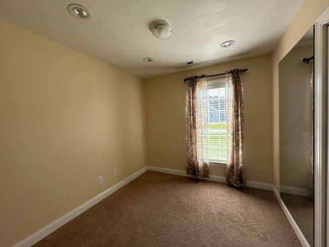 Building Photo - Inviting 3 Bed 2 Bath House