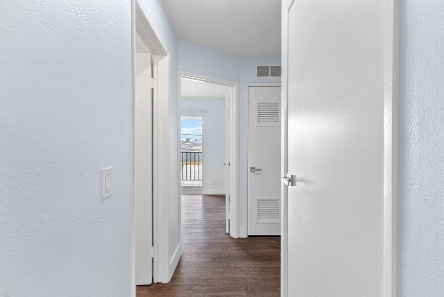Building Photo - 1066 Coronado Ave