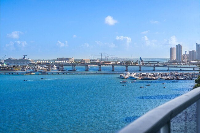 Primary Photo - 725 NE 22nd St