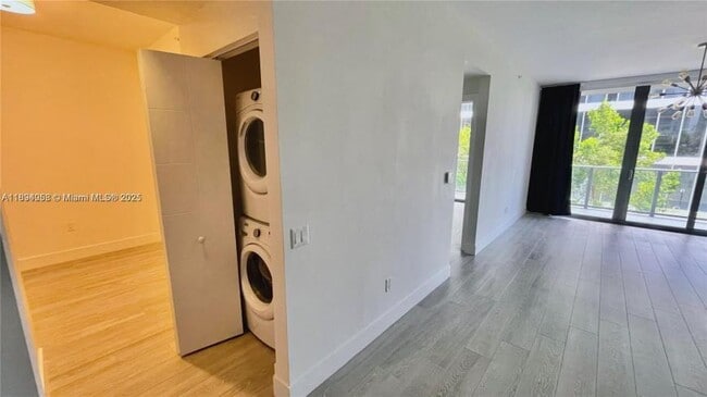 Building Photo - 2 bedroom in Aventura FL 33180