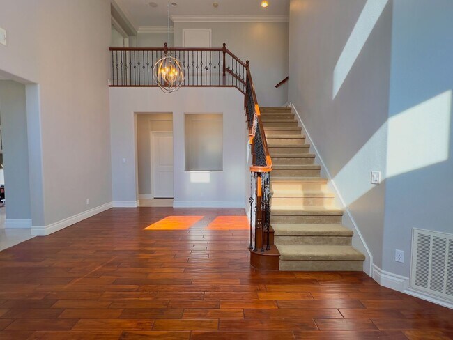 Building Photo - Upgraded 4 bedrooms 3 full baths home in Chula Vista- San Miguel Ranch area.
