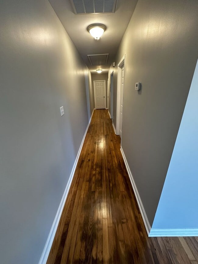 Building Photo - Beautifully Remodeled 2 Bedroom / 1 Bath D...