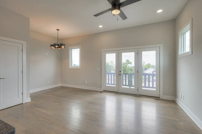 Building Photo - 2137 Buena Vista Pike