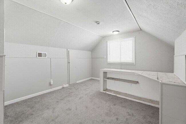 Building Photo - 14921 Myola Ave