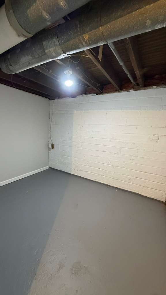 Building Photo - 13901 Tyler Ave