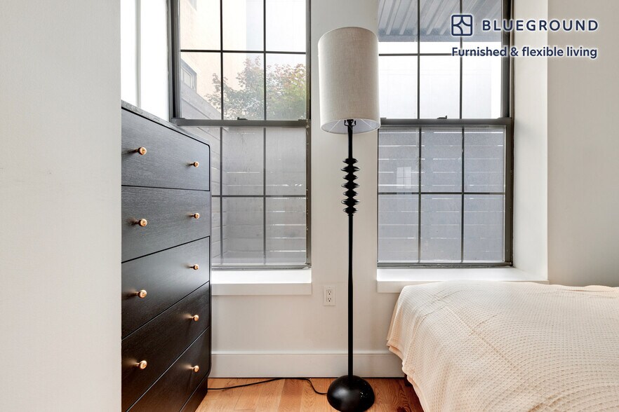 Building Photo - 72 Willoughby St