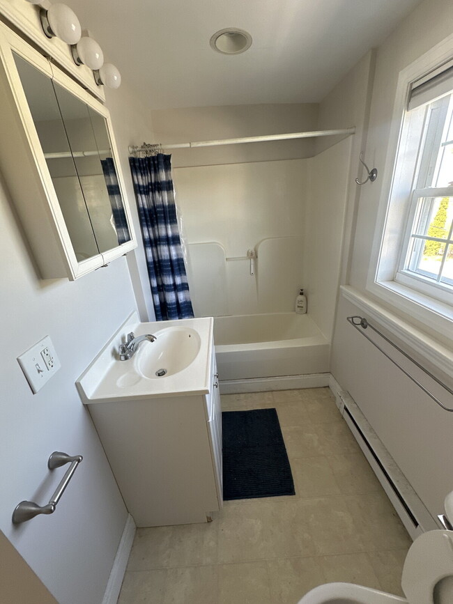 Building Photo - Tour 5/30 2:30 - 3:30. Newly updated Cape ...