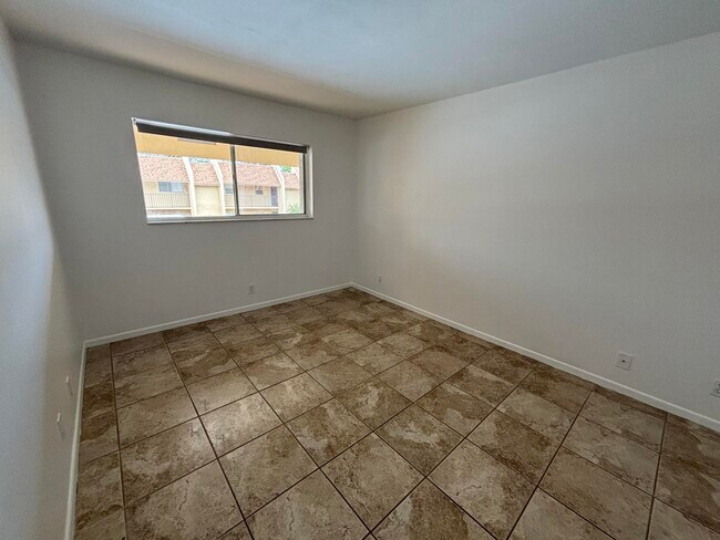 Building Photo - 2895 SW 22nd Ave