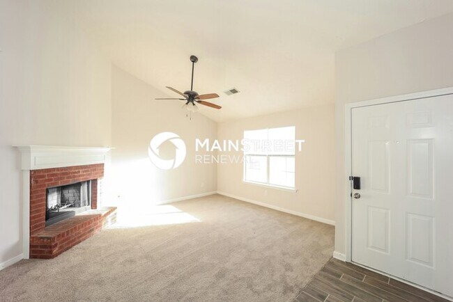Building Photo - 3 Bedroom Pet-Friendly Home in Hampton, GA with Main Street Renewal