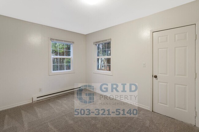 Building Photo - Spacious 4 Bedroom Single Family Home- South East Portland