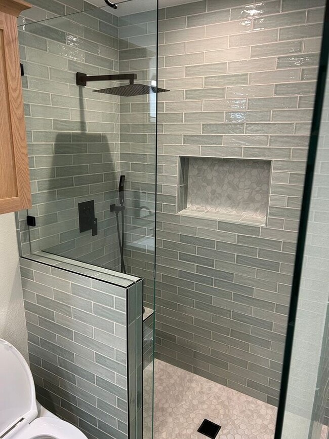 Building Photo - FANTASTIC 3BD TOWNHOUSE FOR LEASE!